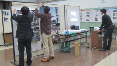 ブースへの展示の様子[2016年3月19日撮影] 