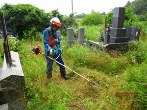 お盆・お彼岸に向けた墓地除草作業への協力